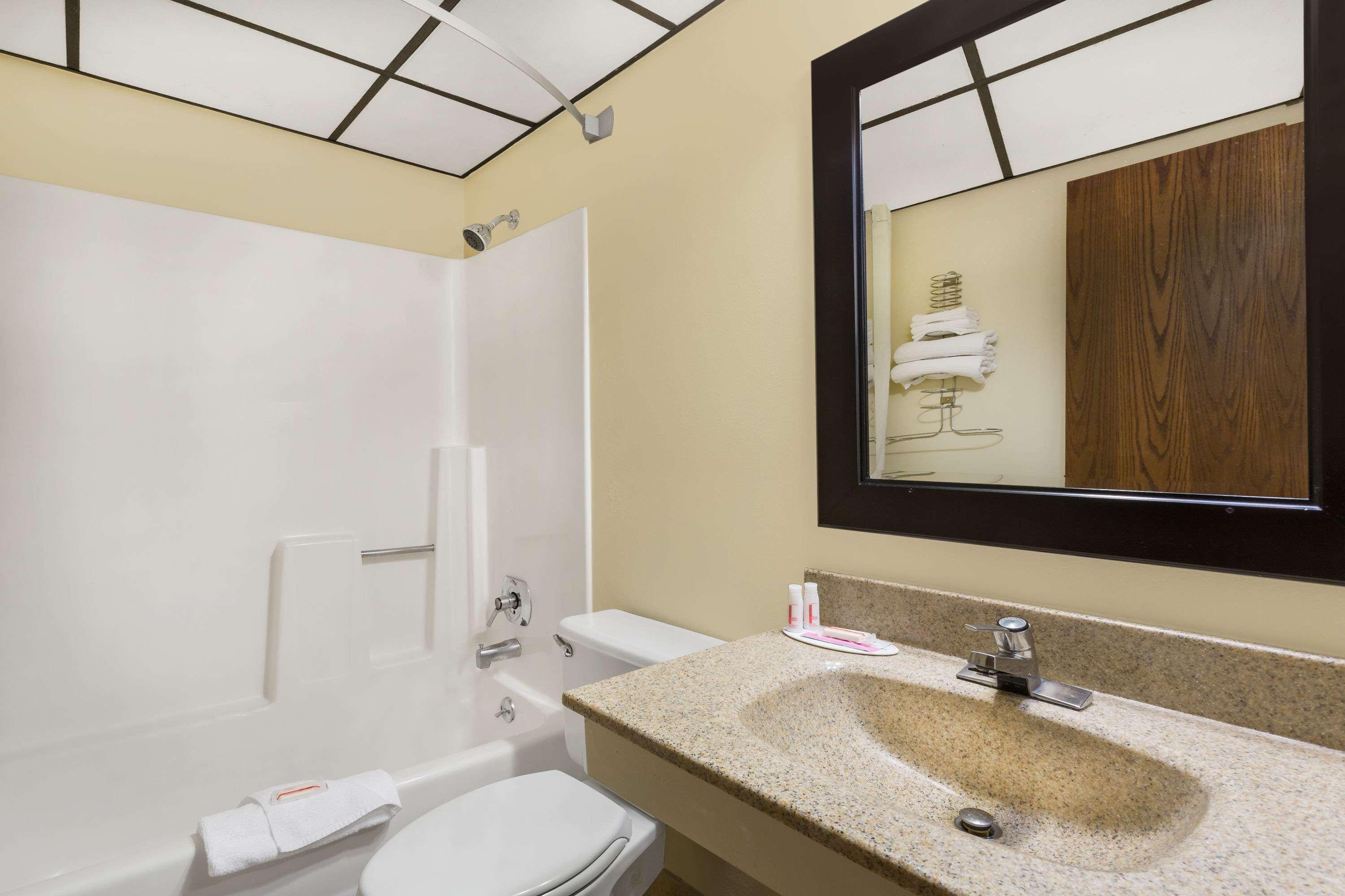 Travelodge By Wyndham Loveland/Fort Collins Area Exterior photo